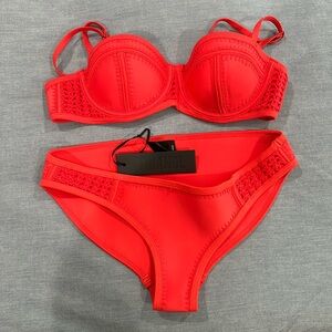 Triangl red bikini